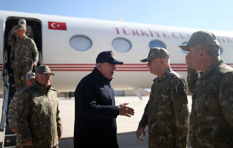 Millî Savunma Bakanı Hulusi Akar Beraberindeki TSK Komuta Kademesi ile Sınır Hattında