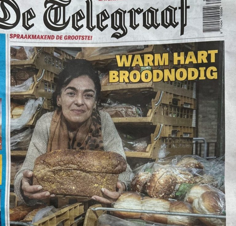 Hülya, muhtaç Hollandılılara her gün 100 sandık ekmek dağıtıyor…