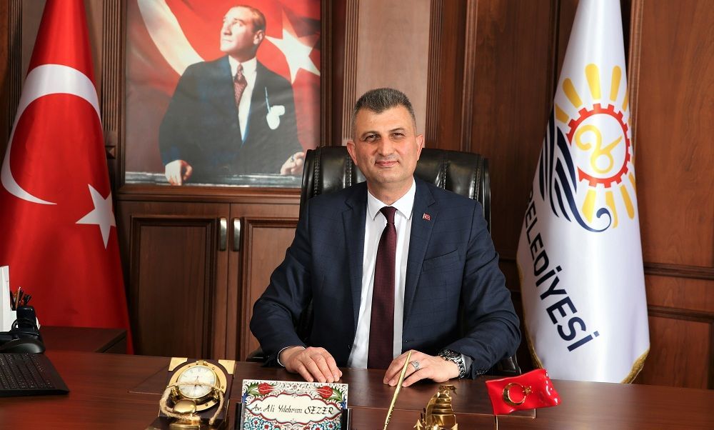 Gölcük Belediye Başkanı Ali Yıldırım Sezer, Atatürk’ü saygı, şükran ve özlemle anıyoruz