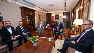 Bakan Çavuşoğlu, Kırım Tatarlarının lideri Kırımoğlu ile görüştü