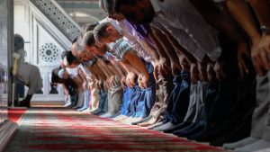 Yaşar Nuri Öztürk ve Namaz!