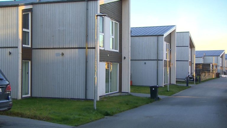 TRT Haber firari FETÖ’cü Bülent Keneş’in İsveç’te kaldığı evi görüntüledi