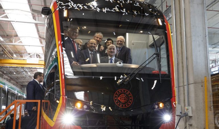 Ulaştırma ve Altyapı Bakanı Adil : Tramvay aracının üretimindeki yerlilik oranı yüzde 61’in üzerinde