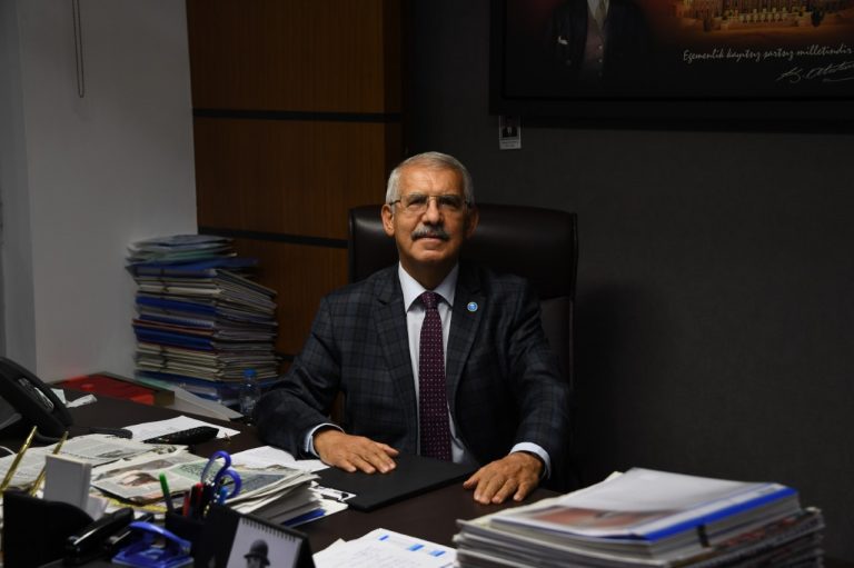 “Türkçe düşünüp, birbirimizi Türkçe sevmeliyiz”