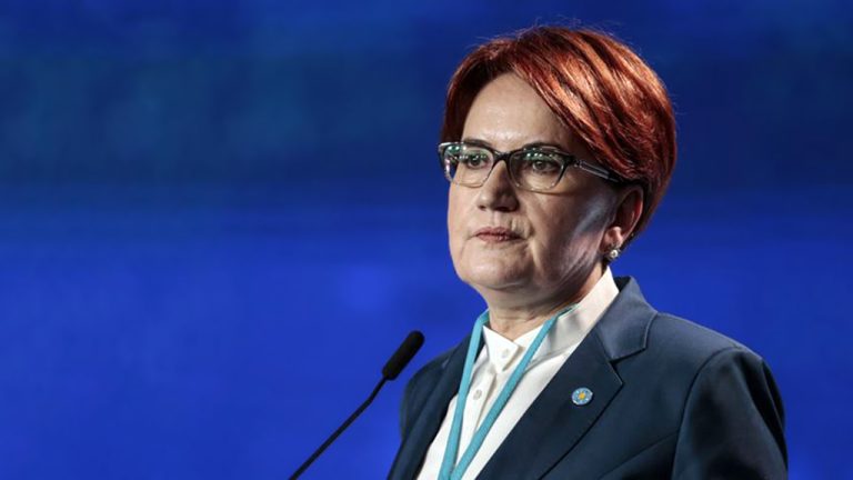 Fay Hatlarının Ortasındaki Parti