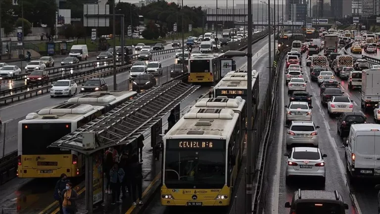 İstanbul toplu ulaşım ücret tarifesi 2022! Öğrenci, tam aylık akbil ücreti ne kadar? İETT, metro, metrobüs kaç TL basıyor?