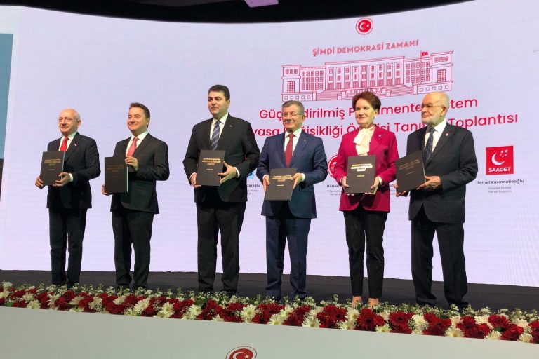 Anayasa değil siyasi kriz teklifi