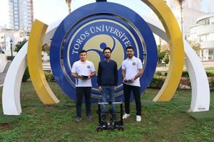 Toros Üniversitesi öğrencilerinin 6 ayda geliştirdiği ve yazımları tamamlanan tarımsal hasat robotunun alt yapısı tamamlandı…