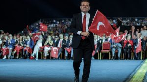 İmamoğlu davası: Savcı siyasi yasak talep etti; İBB Başkanı, halkı Saraçhane’ye çağırdı
