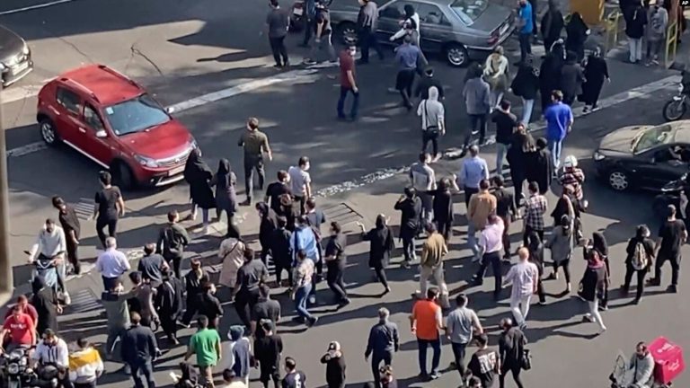 İran’da Hükümet Karşıtı Protestolarda İlk İdam