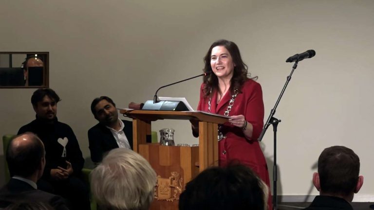 Hollanda’nın ilk Türk kadın belediye başkanı Huri Şahin…