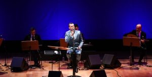 Cem Adrian, İş Sanat’ta sahne aldı