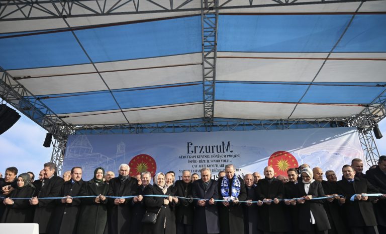 Cumhurbaşkanı Erdoğan: Coğrafyamızdaki bin yıllık geçmişimizin en önemli atılımını yapmaya hazırlanıyoruz”