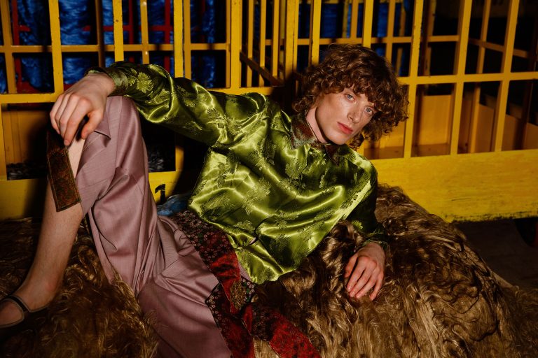 Hatice Gökçe’den geri dönüştürülmüş akrilik elyaftan “Güneş Kralı” koleksiyonu