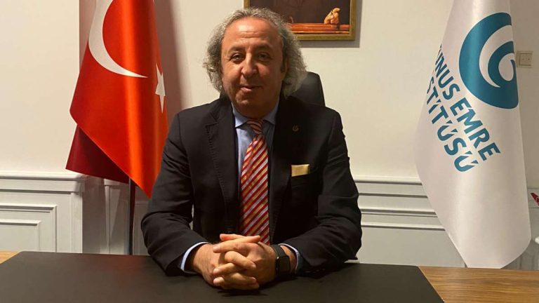 Amsterdam Yunus Emre Enstitüsü’ne biçilmiş kaftan: Adil Akaltun…