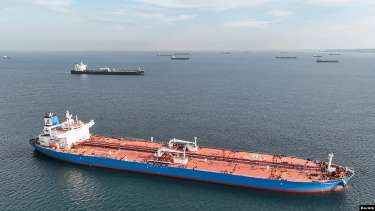 “İstanbul Boğazı’nı Geçmeyi Bekleyen Tanker Sayısı 13’e Düştü”