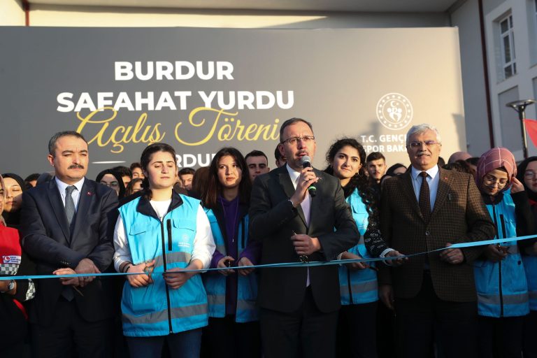 Gençlik ve Spor Bakanı Kasapoğlu, Burdur’da 1900 kişilik yurdun açılışını yaptı…