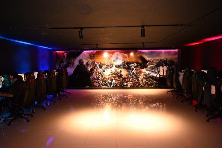 Kartepe Belediye Başkanı Kocaman, e-spor heyecanına ortak oldu!…