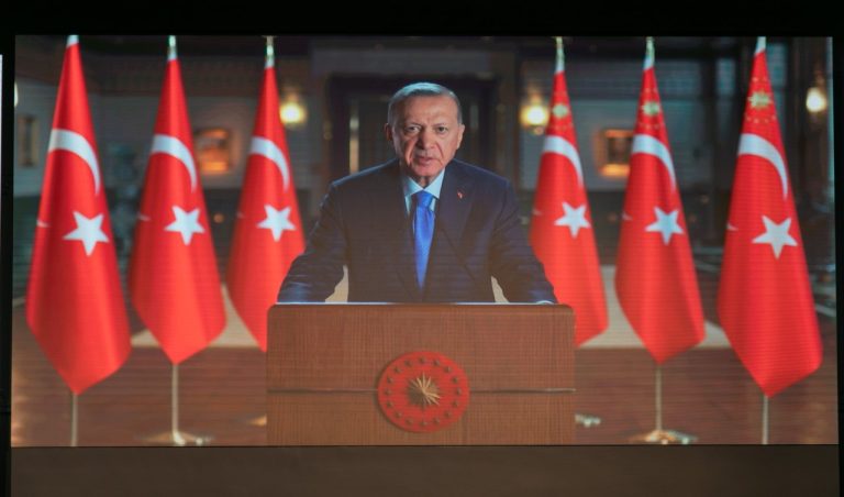 Cumhurbaşkanı Recep Tayyip Erdoğan, “Yılbaşından itibaren enflasyonun boynunu kırmış olacağız”