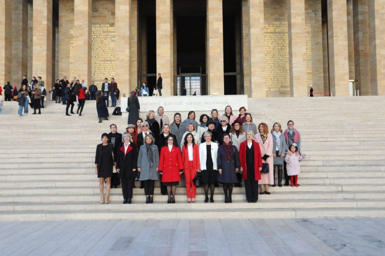 Ankara Girişimci İş Kadınları Derneği (ANGİKAD), ‘Kadın Hakları Günü’nde Ata’nın huzurundaydı…