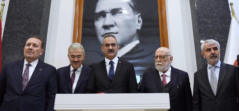 Millî Eğitim Bakanı Özer, “Eskişehir’e 1 milyar 219 milyon liralık yatırım bütçesi verildi”…