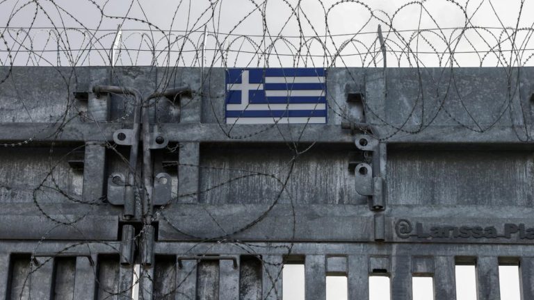 Atina Türkiye sınırındaki duvarı uzatıyor…