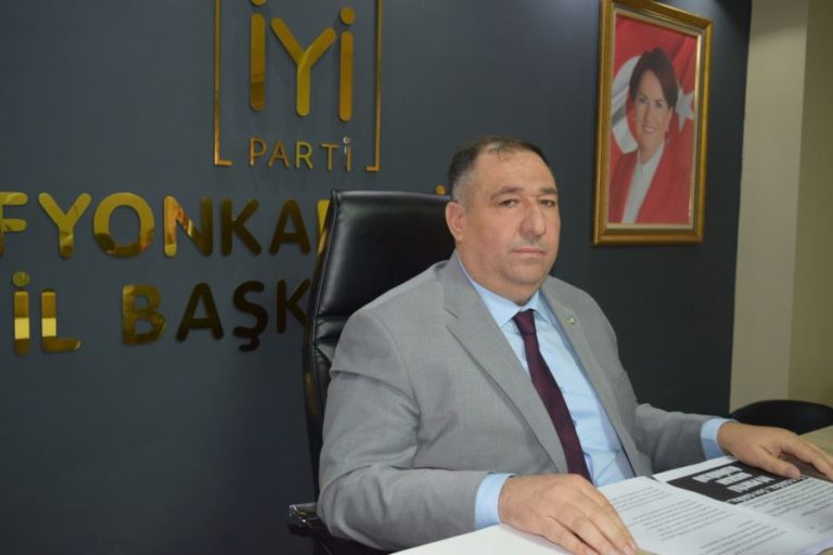 İYİ Parti Afyonkarahisar İl Başkanı Muhammet Mısırlıoğlu, “Bu ülke için bin canımız varsa feda edeceğiz. Yeter ki devletimiz yaşasın, bayrağımız dalgalansın”…