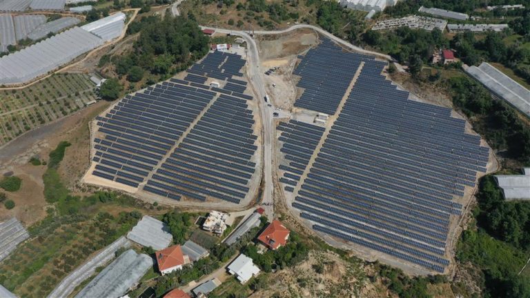 Alanya Belediyesi kurduğu Güneş Enerjisi Santralleri’yle kendi enerjisini sağlıyor…