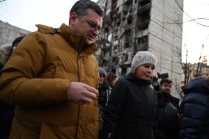 Almanya Dışişleri Bakanı, Ukrayna’ya daha fazla silah tedarik edileceğine dair güvence verdi