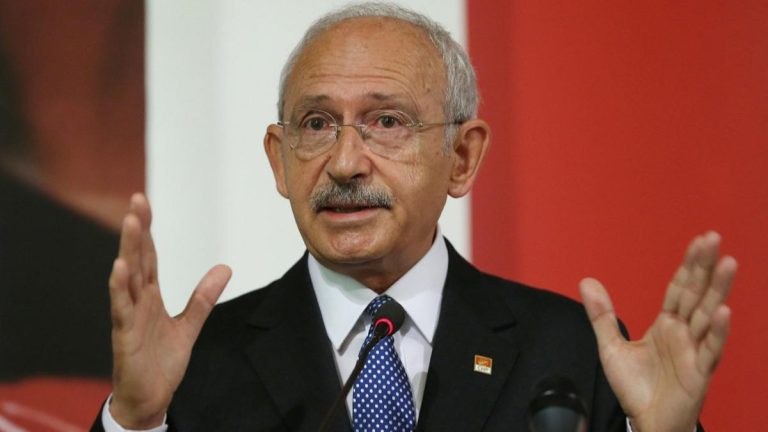 Danışmanın Türk bayrağını kaldırmasına sessiz kalan Kılıçdaroğlu TSK’yı hedef aldı…