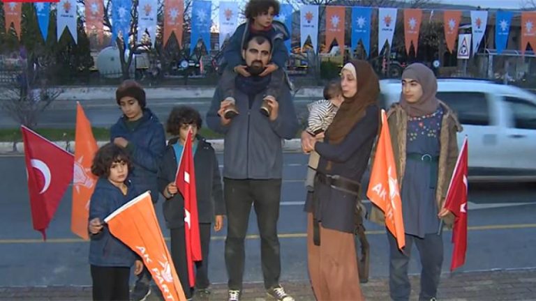 Fransa’dan Cumhurbaşkanı Erdoğan için geldiler, Muğla mitingini ön sıradan izlediler