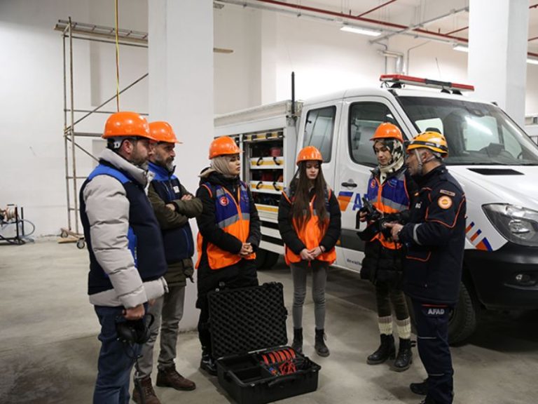 Muş’taki “Hazır Destek AFAD Gönüllüleri” Olası Afetlere Karşı Nöbet Tutuyor