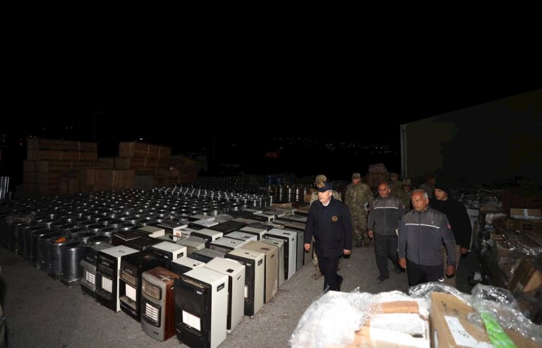 Millî Savunma Bakanı Hulusi Akar, Depremin Yaralarının Sarılması İçin İskenderun’da Gerçekleştirilen Çalışmaları İnceledi