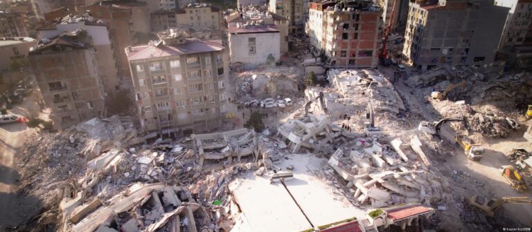 Depremde hangi ilde kaç bina yıkıldı?