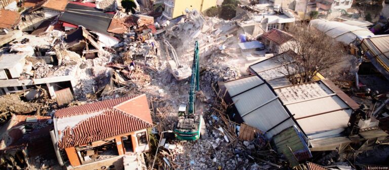 BM: 1999 depreminin on katı enkaz oluştu