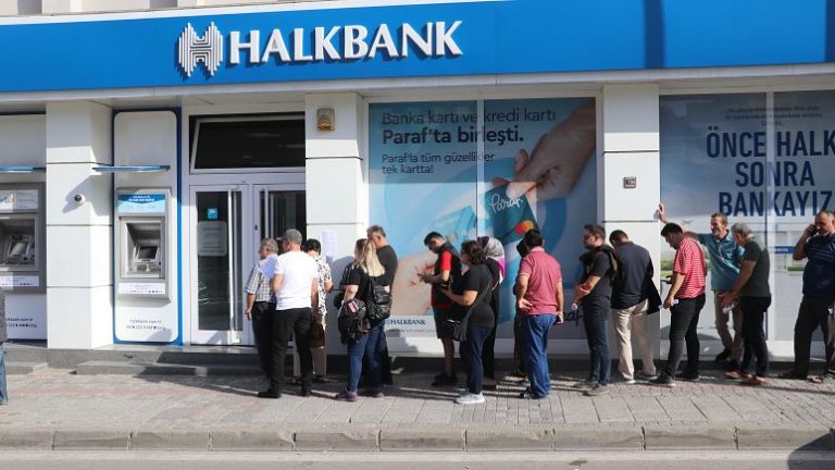 Depremlerden etkilenen esnafın Halkbank’a olan düşük faizli kredi borçları 6 ay ertelendi