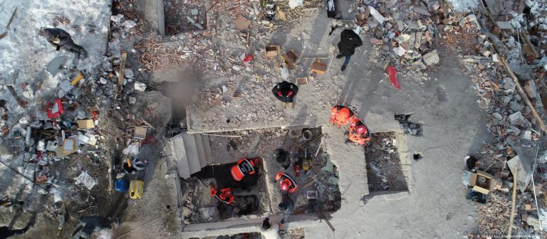 Deprem felaketinde üçüncü gün: Can kaybı arttı