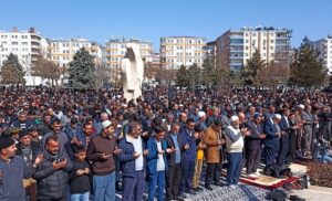 Afet ve musibetlere karşı Müslümanlar “dua ve istiğfarla” Allah’a sığındı