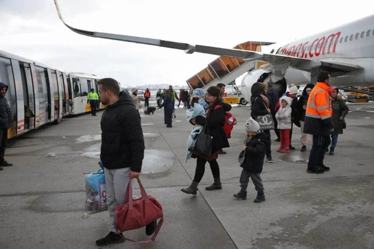 Cumhurbaşkanı Yardımcısı Fuat Oktay, “374 bin 313 kişinin deprem bölgesinden tahliye edildi”