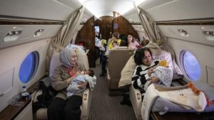 Depremzede 15 bebek daha Cumhurbaşkanlığı uçağıyla Ankara’ya getirildi