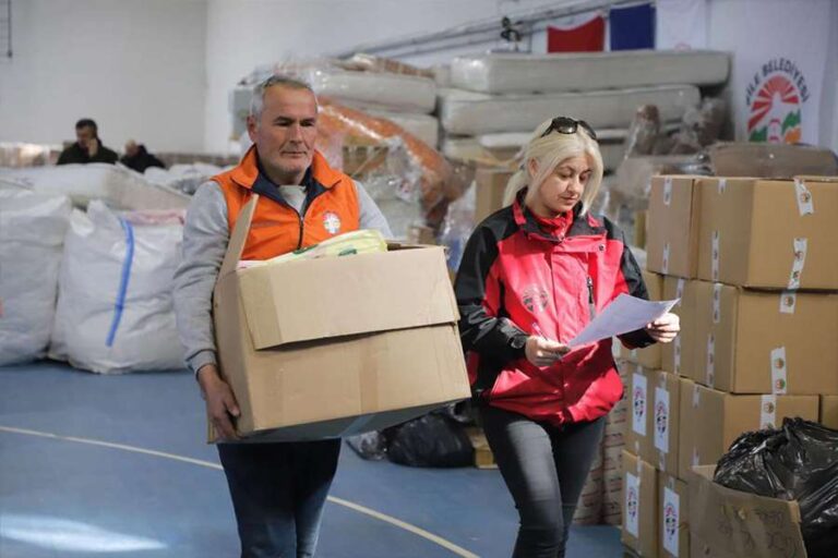 İstanbul Şile Belediyesi, deprem bölgesi ve ilçede misafir olan depremzedelerin yanında