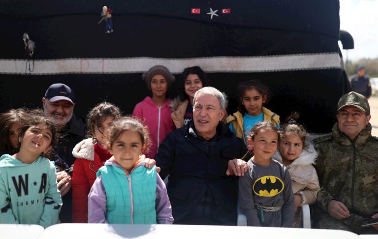 Millî Savunma Bakanı Hulusi Akar, Hatay’daki Çadır Kentte incelemelerde bulundu