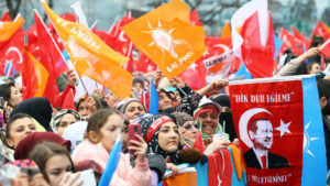“AK Parti yatırımları orta yaş ve üzeri seçmen grubunda daha fazla karşılık buldu”…