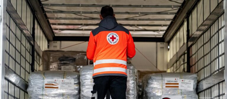 Kızılay’a sahip çıkan Kızılhaç hedef oldu