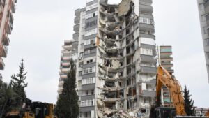 Kahramanmaraş’ın Pazarcık ve Elbistan ilçelerinde meydana gelen 7,7 ve 7,6 büyüklüğündeki depremler dolayısıyla ekonomi de ağır hasar aldı
