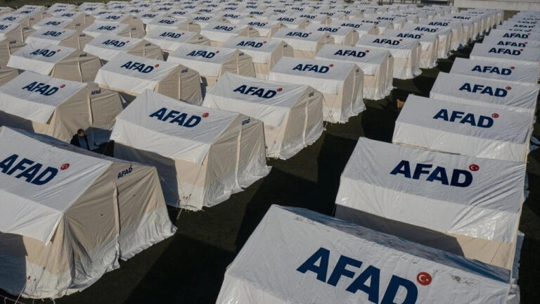 Depremzedelerin kaldığı çadırlara ‘fatura gönderildi’ iddialarına yalanlama