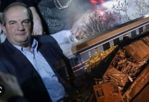 Yunanistan Ulaştırma Bakanı İstifa Etti