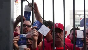UEFA, Paris’teki ‘olaylı’ Şampiyonlar Ligi finali için Liverpool taraftarına para iadesi yapacak