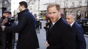 Prens Harry, telefon dinleme ve mahremiyet davası için sürpriz bir şekilde Londra’ya geldi