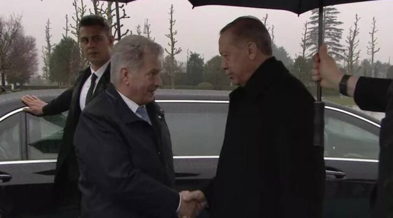 Cumhurbaşkanı Erdoğan, Finlandiya Cumhurbaşkanı Niinistö‘yü resmi törenle karşıladı